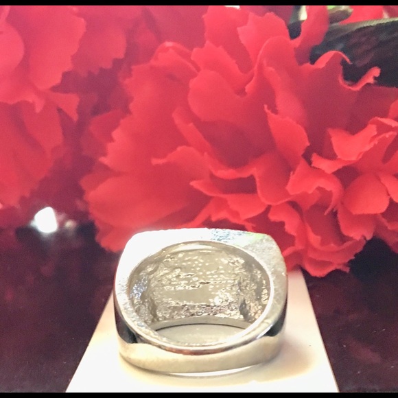 🔥BEAUTIFUL Yellow Statement Ring🔥
NWT🏷
SZ 5 1/2 - Picture 5 of 10